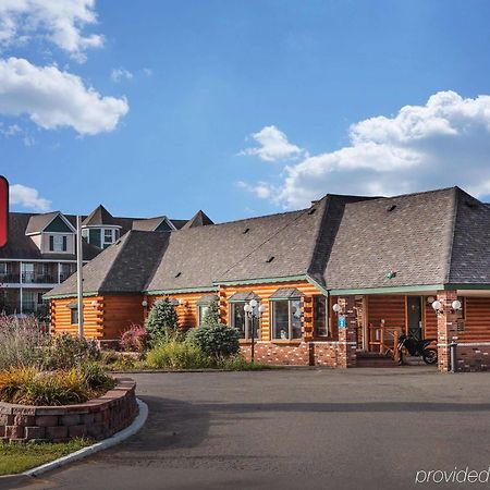 Econo Lodge Bayview Mackinaw City Exterior photo