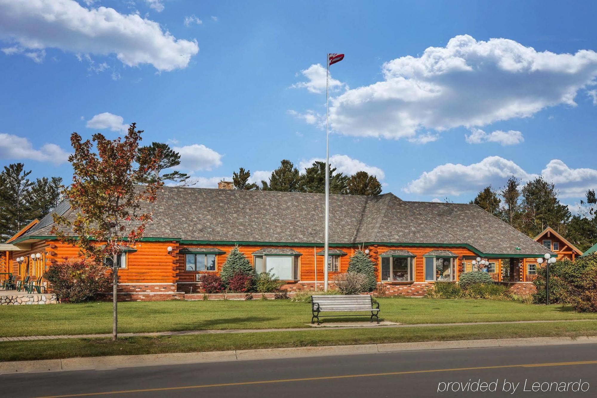 Econo Lodge Bayview Mackinaw City Exterior photo