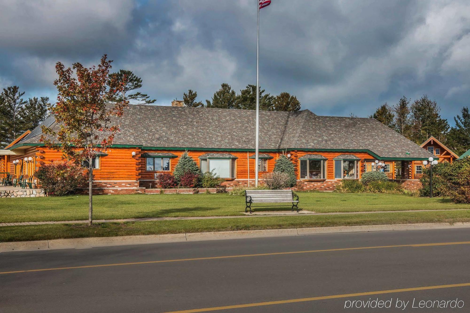 Econo Lodge Bayview Mackinaw City Exterior photo