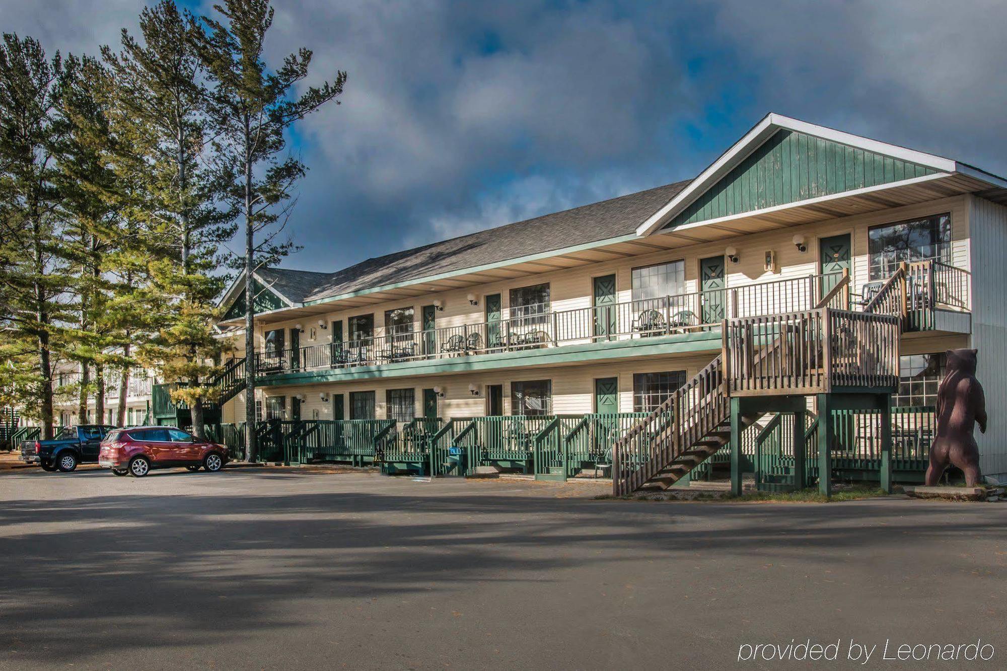 Econo Lodge Bayview Mackinaw City Exterior photo